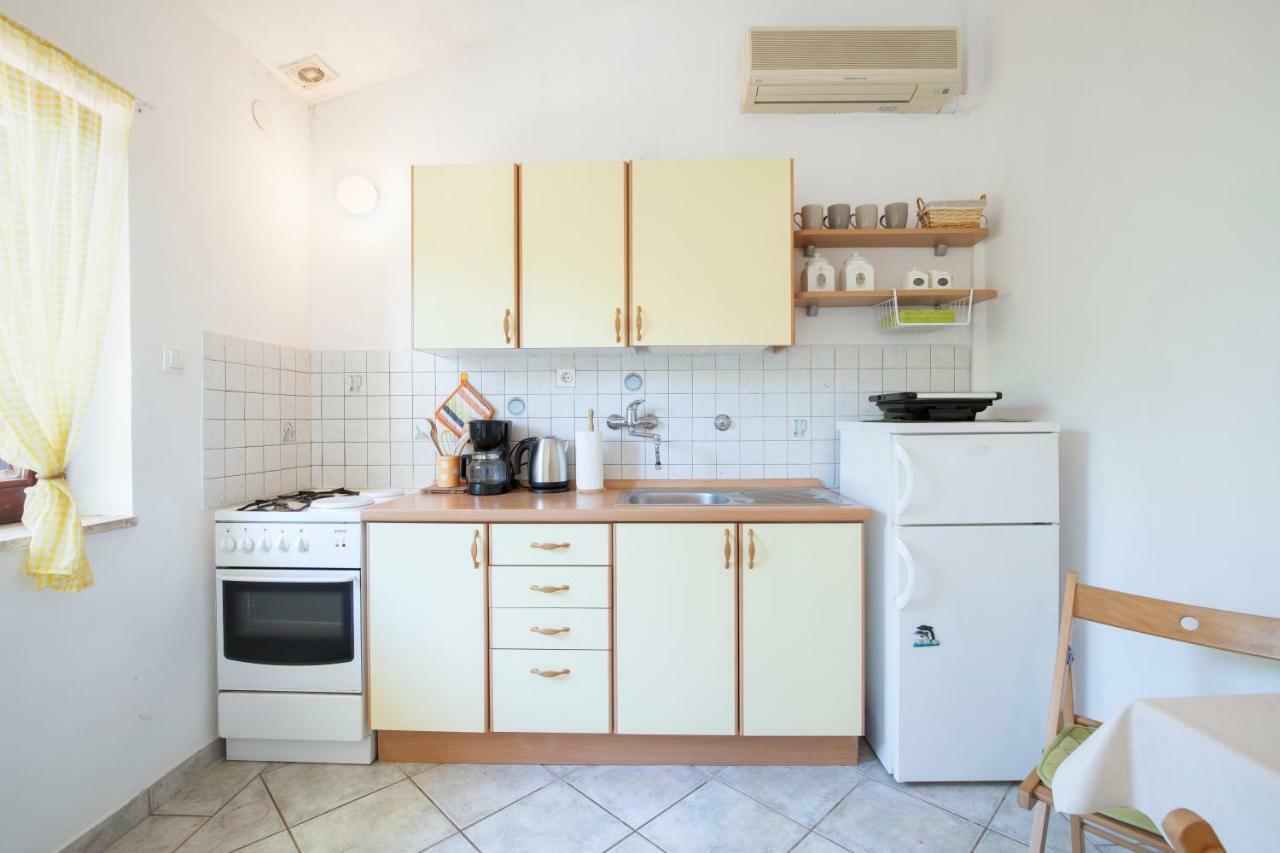 Luca'S Apartment พูลา ภายนอก รูปภาพ